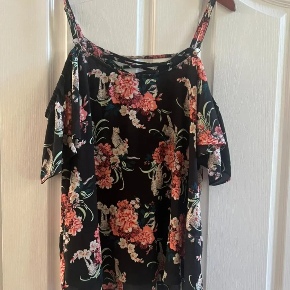 Torrid Cold Shoulder Boho Chic Black Floral Top – Size 2 - Picture 6 of 7